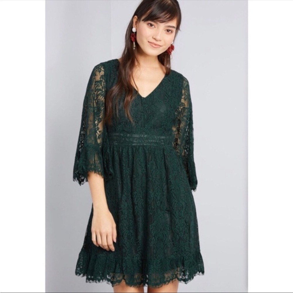 MODCLOTH Green Floral Lace Bell Sleeve Dress Size Small - Picture 3 of 16